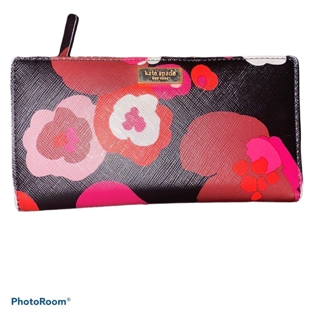 Kate  spade ♠️ floral patterned wallet